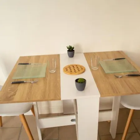 Appartement studio cosy TV WIFI confortable et chaleureux Gaillon