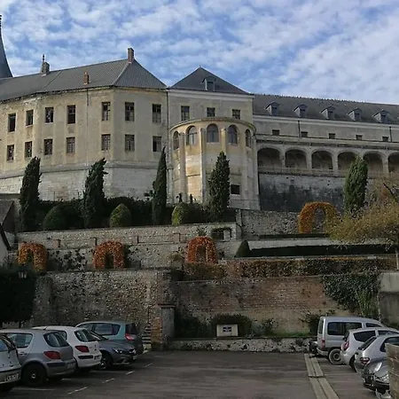 studio cosy&fun face aux château fléchettes Apartamento