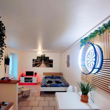 studio cosy&fun face aux château fléchettes Apartamento